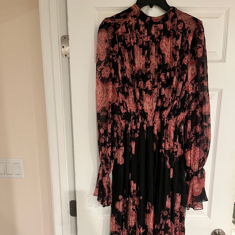Gorgeous pleated long sleeve maxi dress - Picture 5 of 10